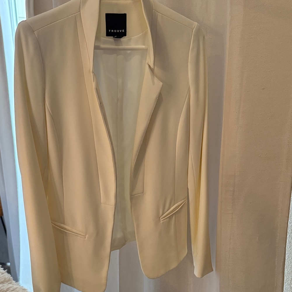 Trouvè Women's Cream Blazer